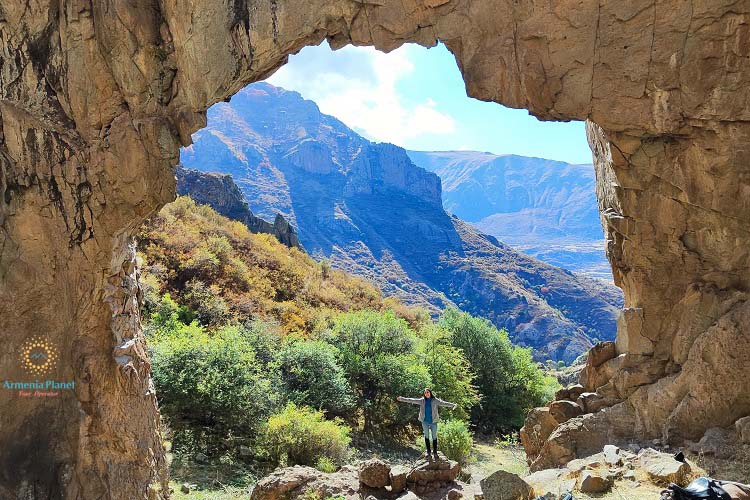 Hiking to wonders of Kapuyt