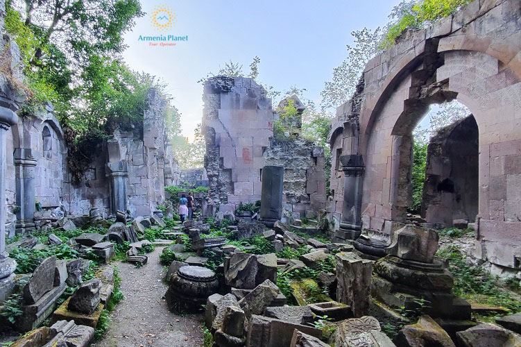 Конный поход к селу Дсех и монастырю Бардзракаш