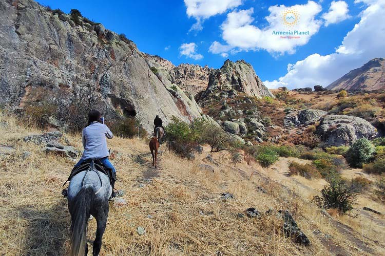 Horseback riding to wonders of Kapuyt