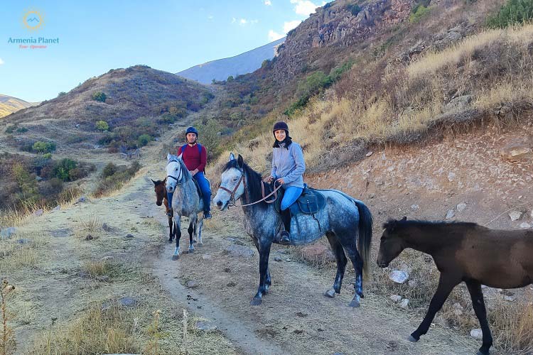 Horseback riding to wonders of Kapuyt