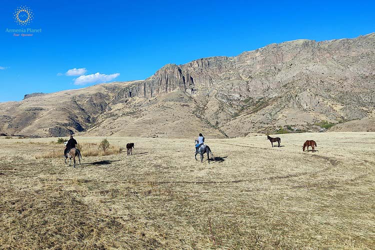 Horseback riding to wonders of Kapuyt