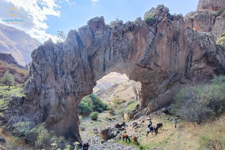 Basalt Arch of Kapuyt